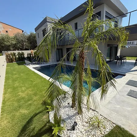 Villa Vip Lueks Odalar Banyo Ve Klimali Cesme