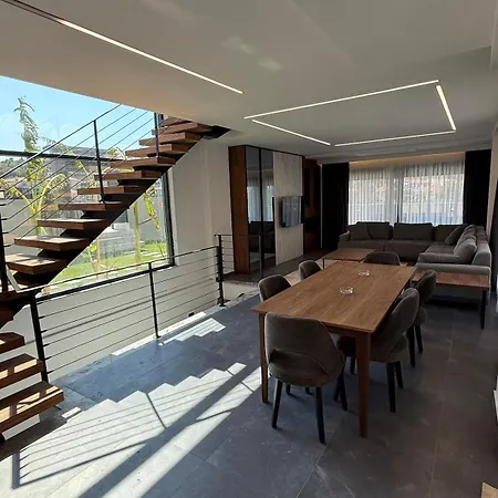 Willa Vip Lueks Odalar Banyo Ve Klimali Çeşme