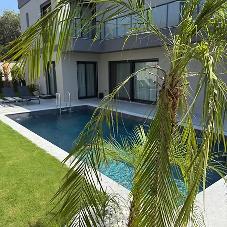 Willa Vip Lueks Odalar Banyo Ve Klimali