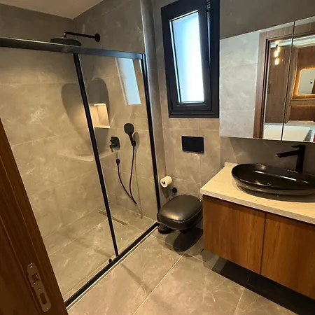 Vip Lueks Odalar Banyo Ve Klimali Villa Çeşme